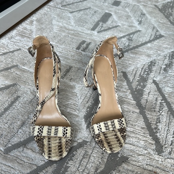 Michael Kors sandals size 6 print - Picture 6 of 6